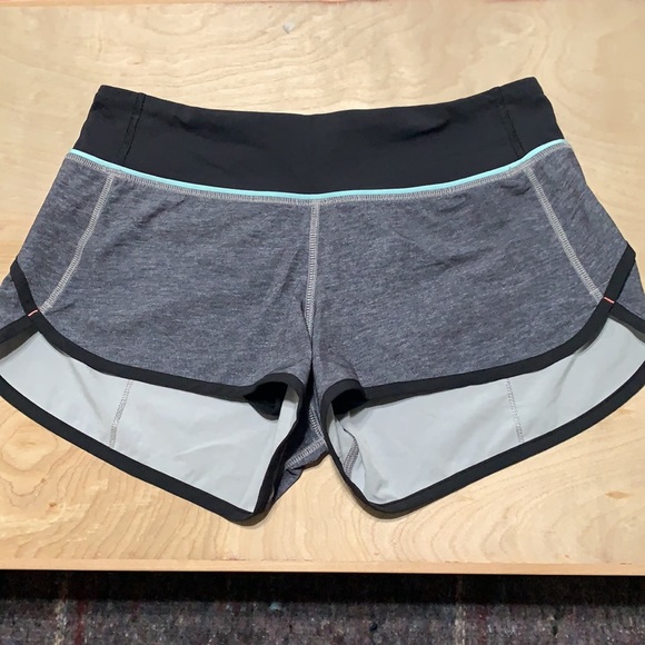 LULULEMON Speed Short Heathered Black / Black - Picture 2 of 12